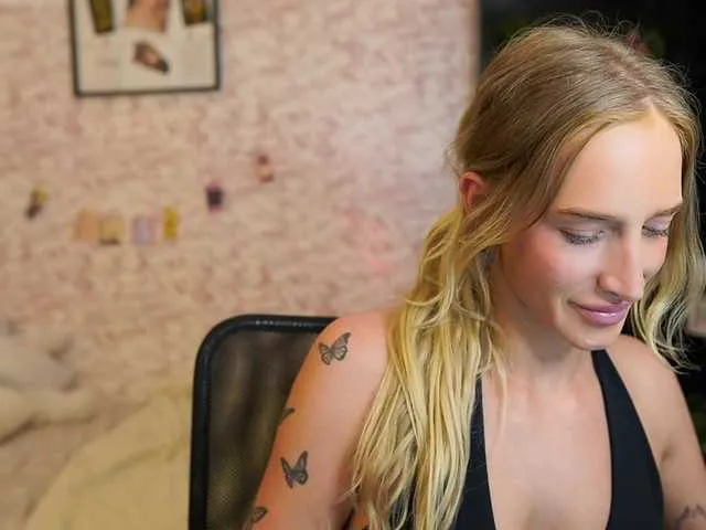 NicoletteShea01 Image 4