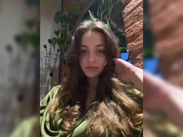 SarahSupershy's Thumb Image