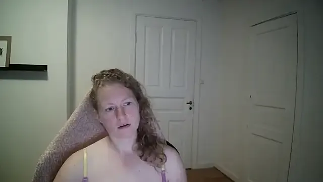 Girlnina-1995 Image 2