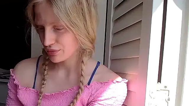 VeronicaJoyful Image 7